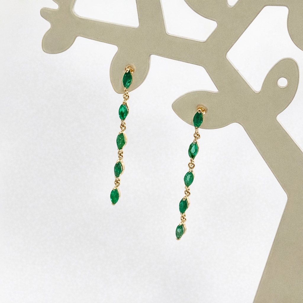 K18エメラルドマーキスカットピアス