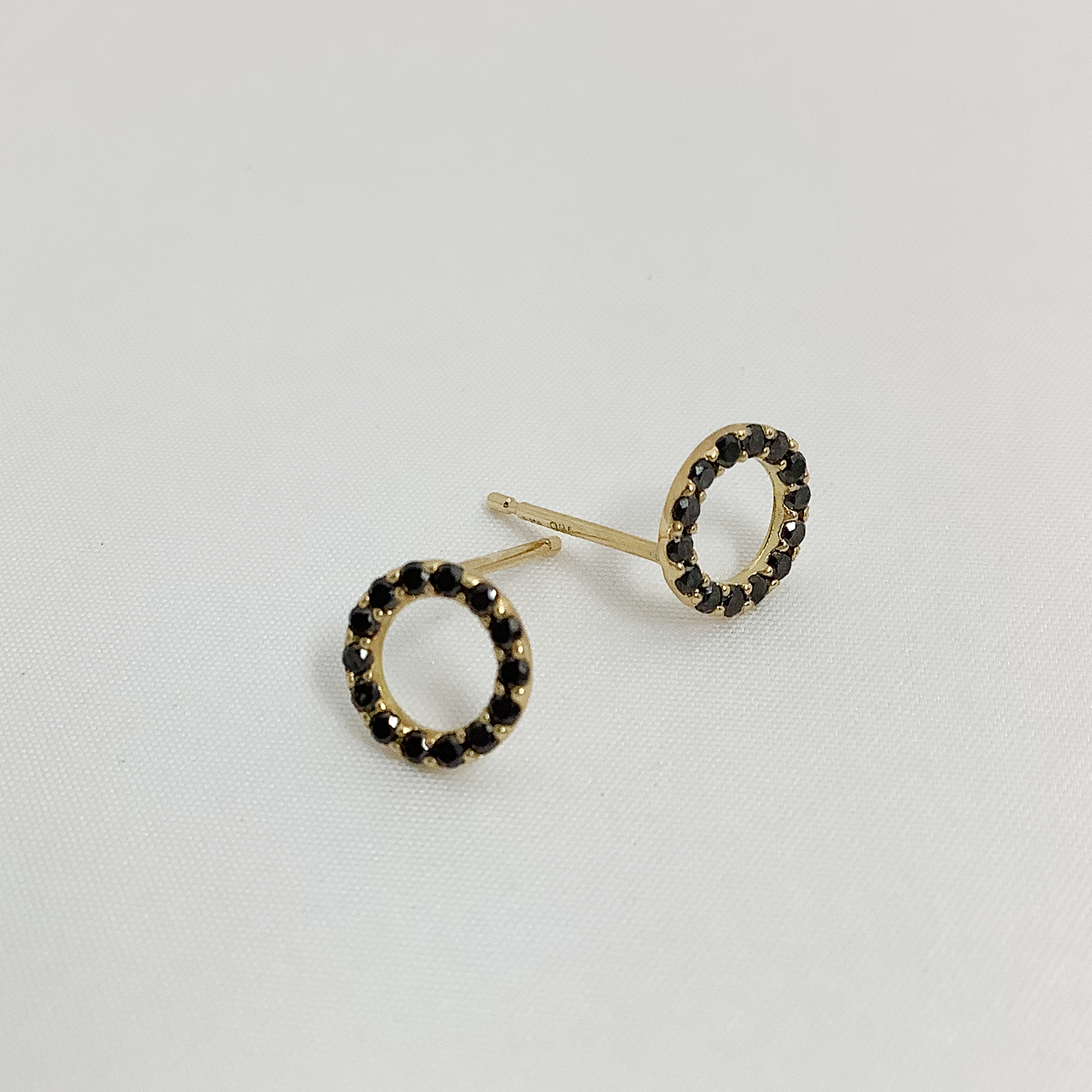 K18 BLACKダイヤピアス