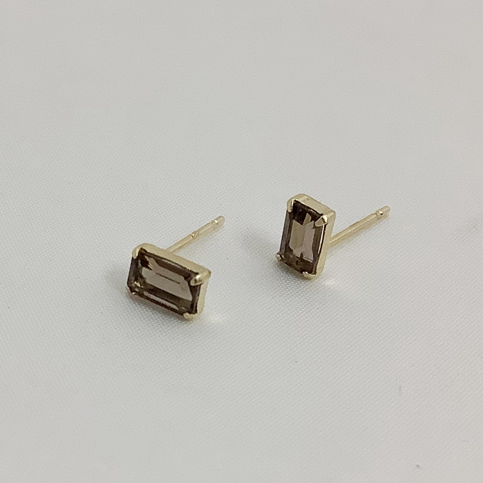 K10スモーキークウォーツピアス