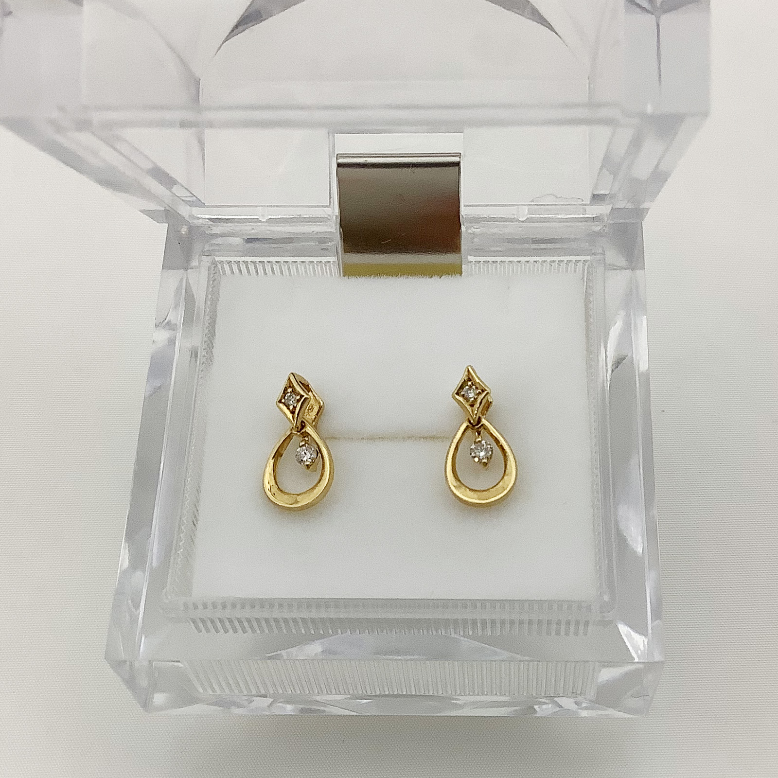 K18ダイヤピアス