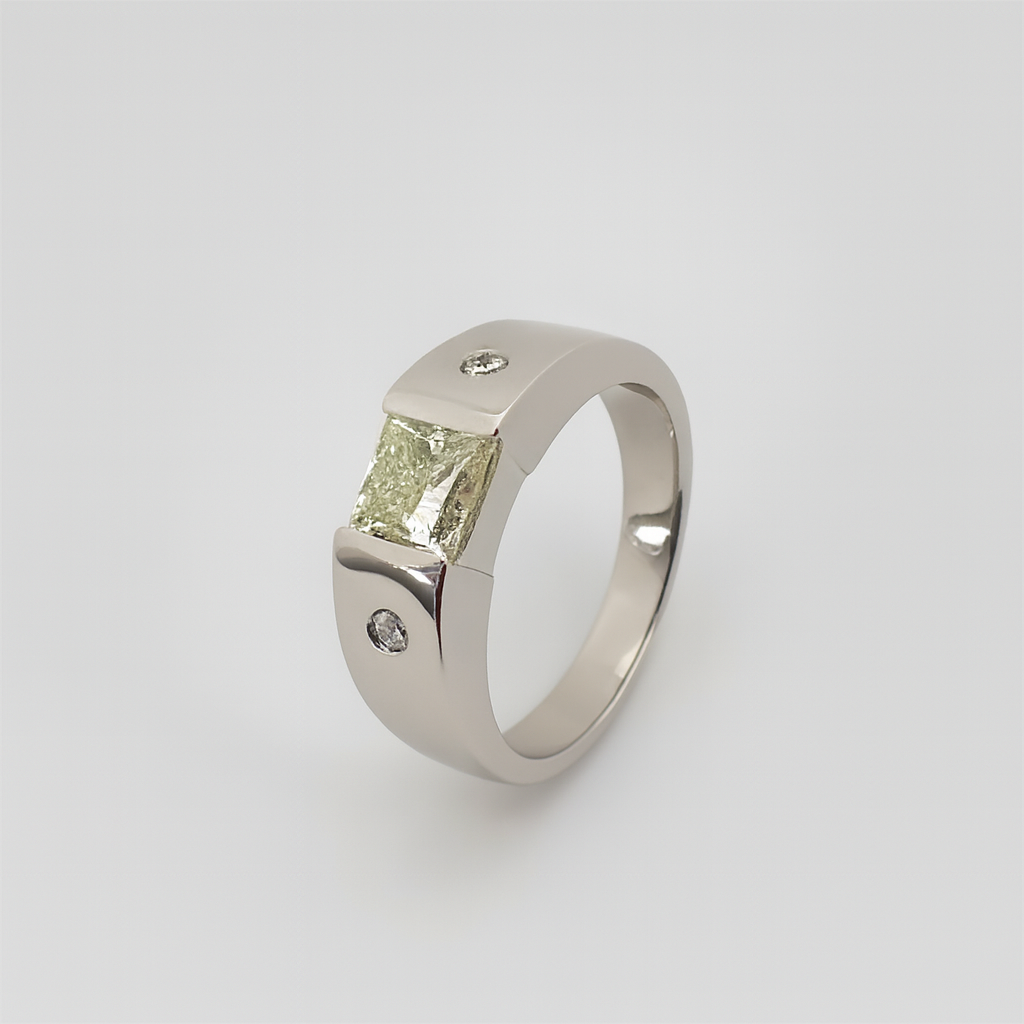 Pt950 ダイヤ(プリンセスカット)リング